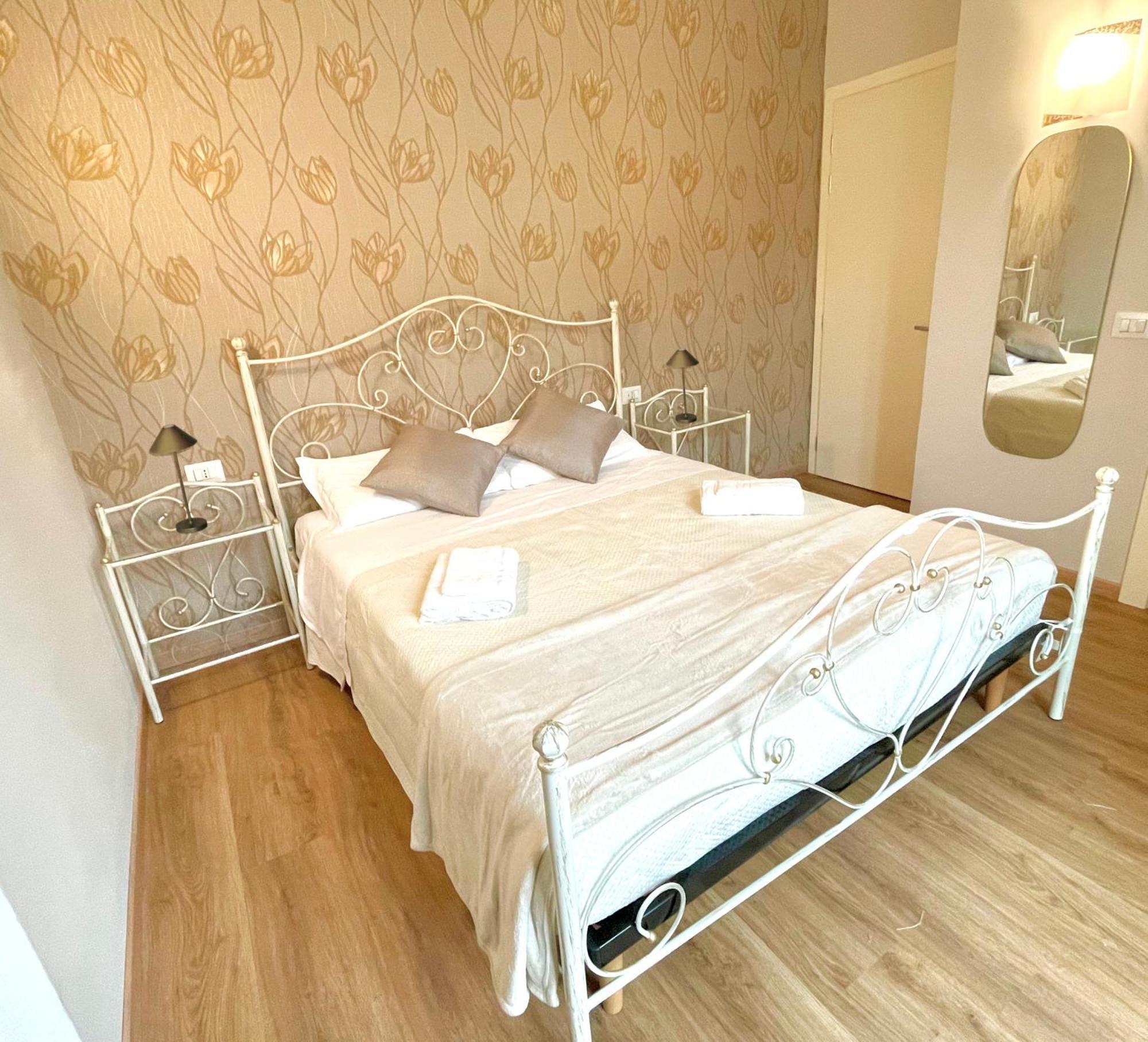 Domus 44 Rooms Верона Екстер'єр фото